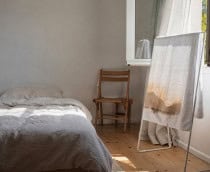 Por que os japoneses penduram toalhas molhadas no quarto no verão?