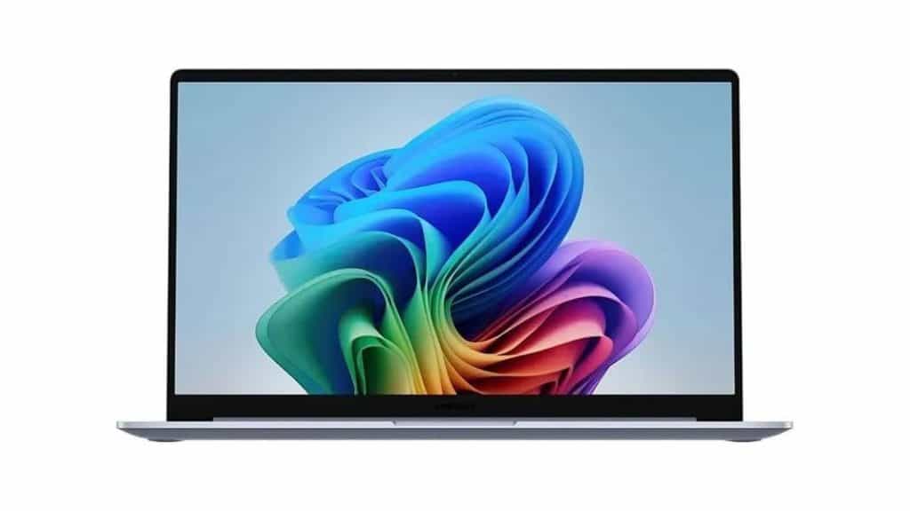 Galaxy Book4: notebook com processador Snapdragon em oferta de fim de ano A próxima grande evolução nos notebooks parece ser o uso de processadores ARM: a Apple já adota essa arquitetura nos Macbooks há alguns anos, e agora a Microsoft começou a apostar mais na transição do Windows para esse modelo. É o caso de um Samsung Galaxy Book em oferta na Amazon que vem com processador Qualcomm Snapdragon X. Conheça mais sobre ele abaixo: Galaxy Book4: notebook com processador Snapdragon em oferta de fim de ano