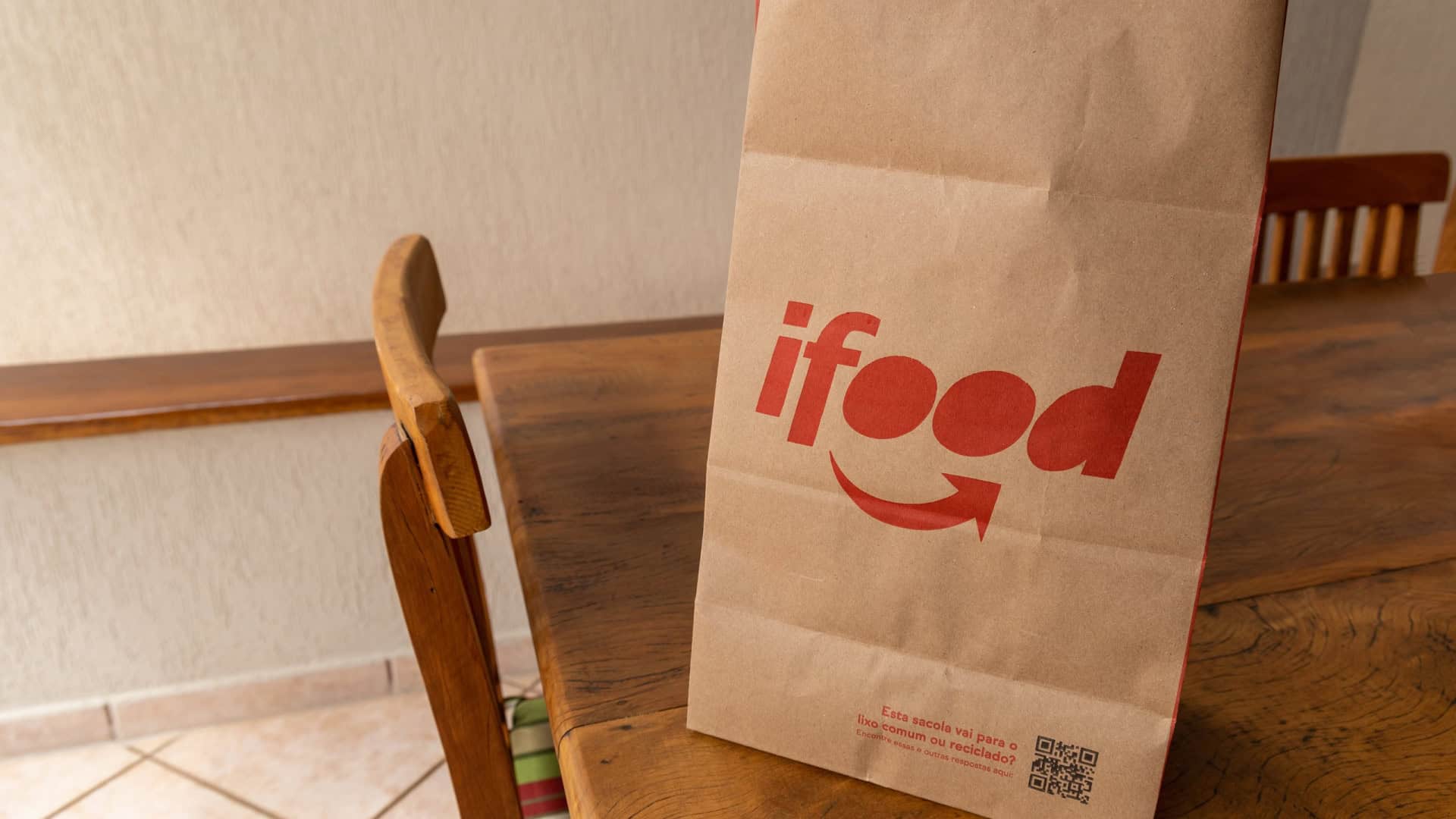 Sacola de comida do iFood