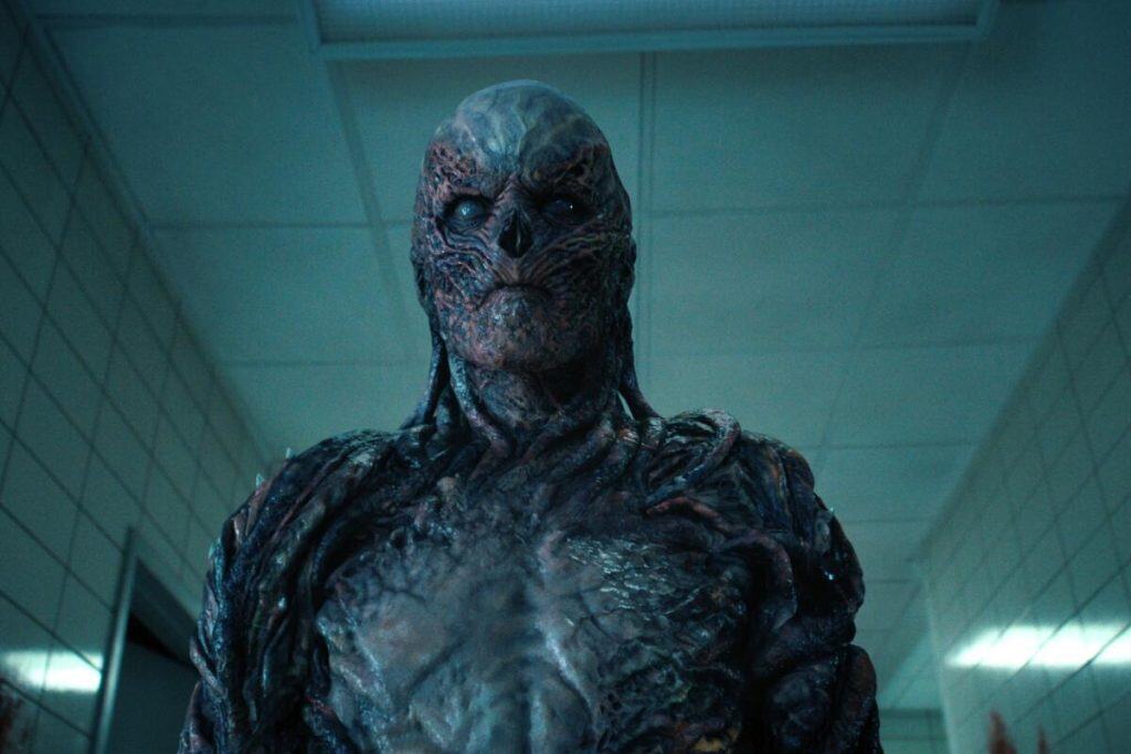 Afinal, quem é o Vecna? Conheça o vilão de Stranger Things Se você esteve na internet nos últimos anos, provavelmente se deparou com o sucesso viral da cena de Stranger Things, ao som de Running Up That Hill, onde o vilão Vecna persegue a personagem Max. Ele é figura central do pesadelo de Hawkins e possui uma história de origem complexa e trágica. Com a reta final da série se aproximando, entender quem é essa entidade é essencial para não se perder no Mundo Invertido de Stranger Things. Vecna, vilão em Stranger Things