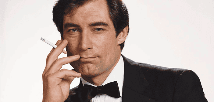 Timothy Dalton como James Bond em 007