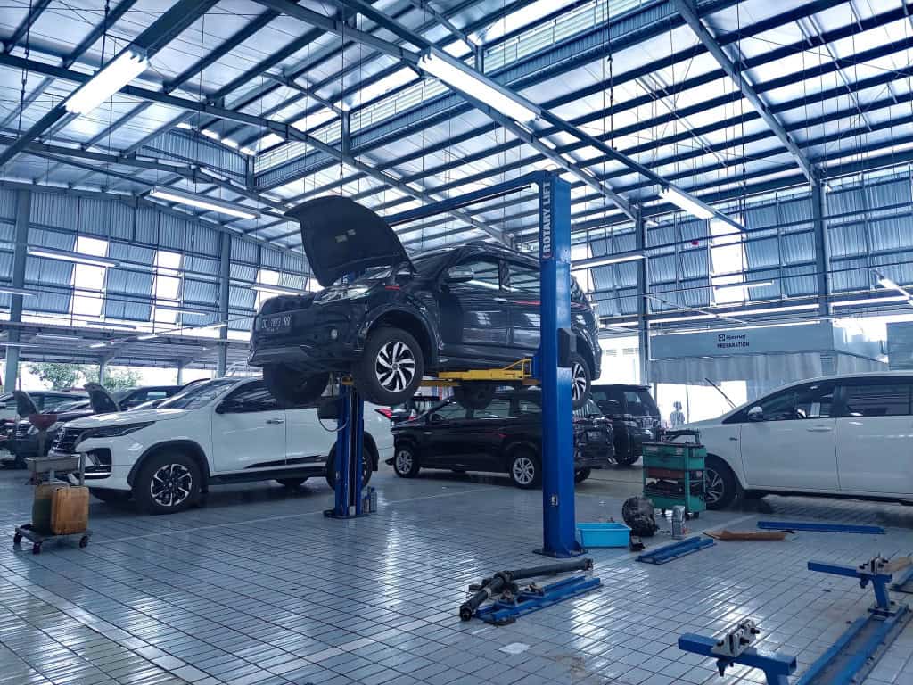 A Comissão Europeia deve propor a substituição da proibição total dos motores de combustão interna por uma meta menos ambiciosa