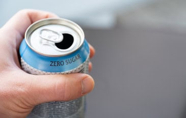 Até uma lata de refrigerante zero por dia pode elevar risco hepático, aponta pesquisa