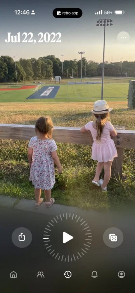 Para o Retro, o Rewind reforça a ideia de amizade e espontaneidade, e não a de competir com plataformas tradicionais.