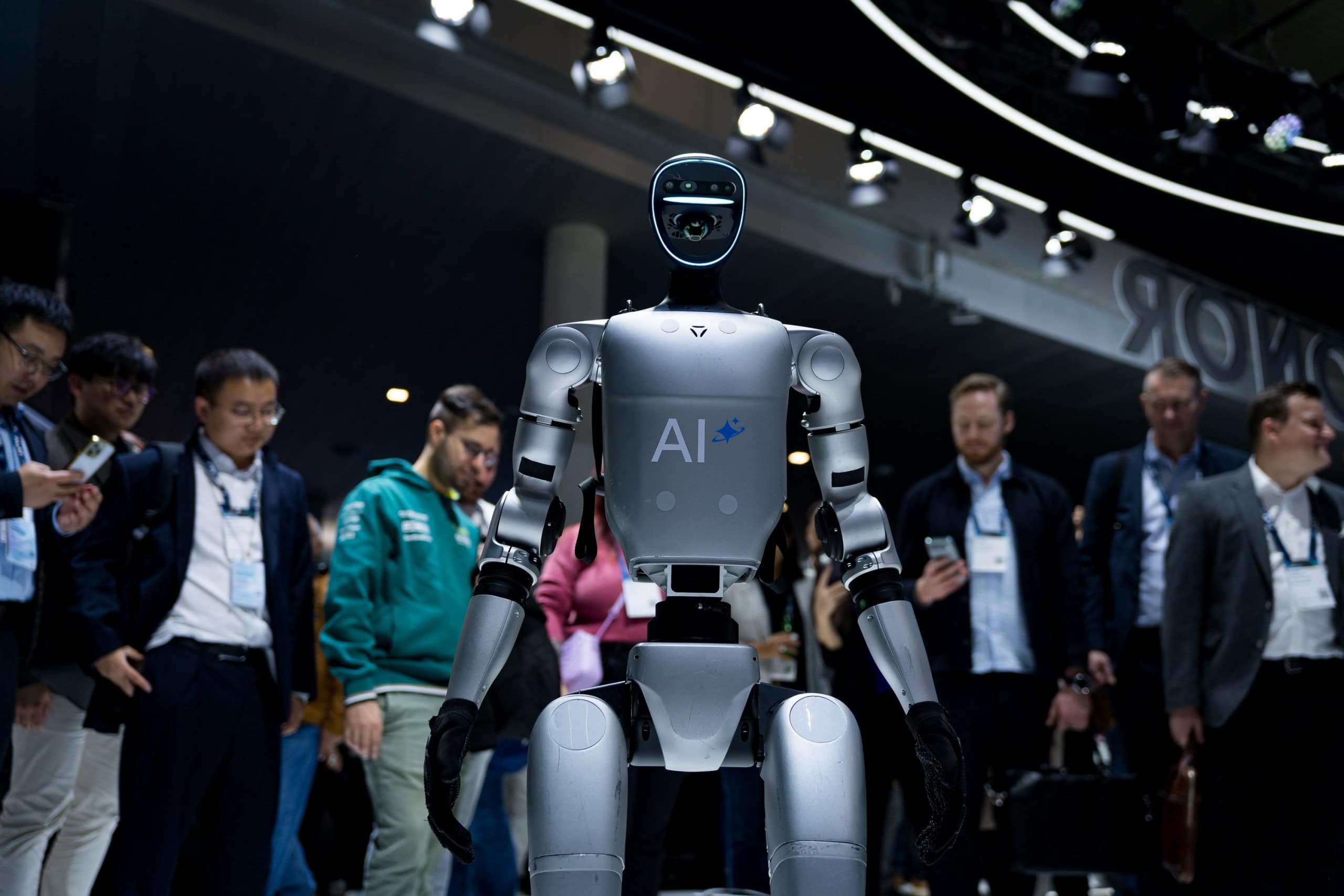 Startup dos EUA planeja exército de robôs humanoides para uso militar - Olhar Digital