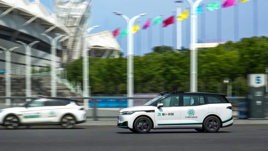 Tecnologia, falhas reais e estatísticas entram no centro da discussão sobre a confiança nos veículos autônomos.