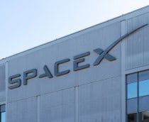 Fachada de prédio da SpaceX