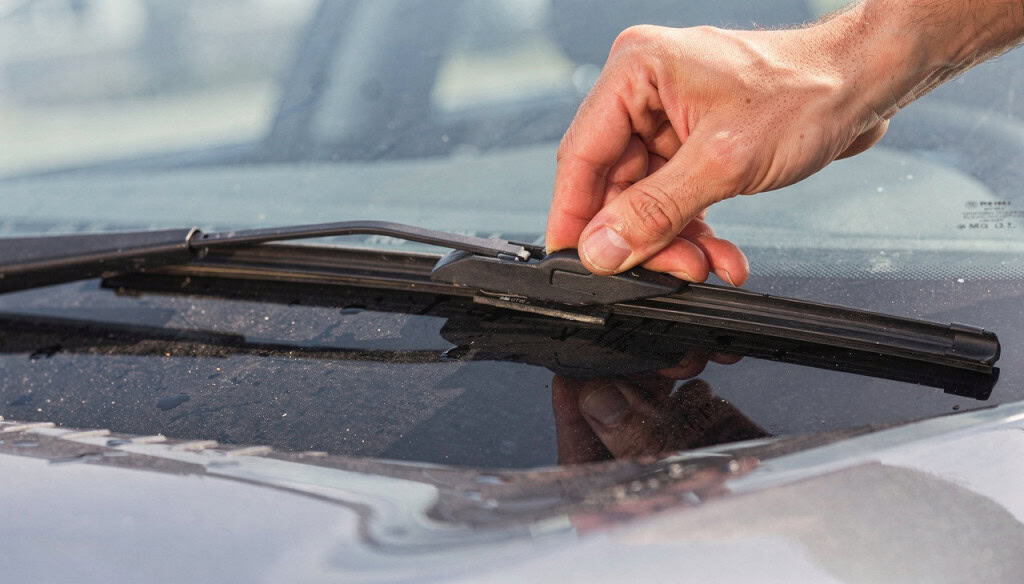 Por que o limpador de para-brisa começa a pular e tremer, e como isso afeta a sua segurança