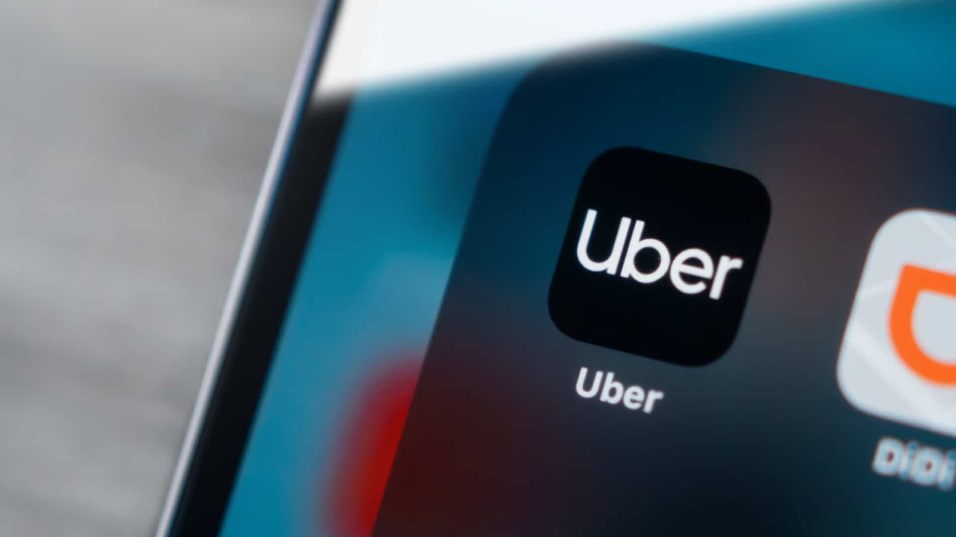 Logo do app da Uber em um smartphone