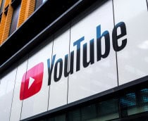 Placa com o logo do YouTube