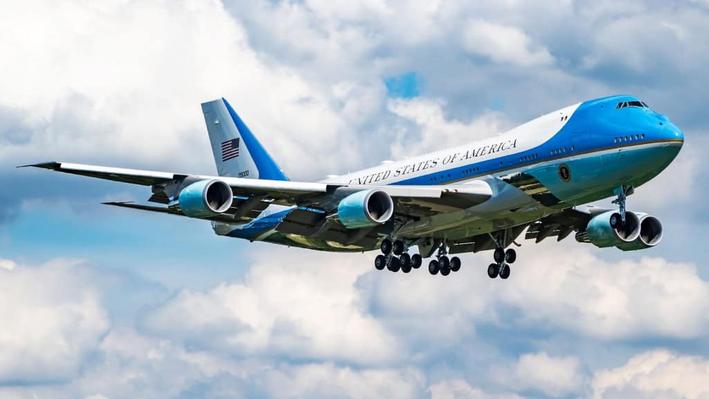 Avião Air Force One prestes a pousar