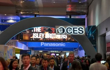 Pessoas andando na feira CES de 2026