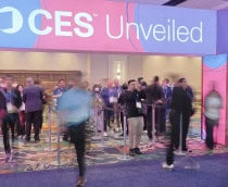 Pessoas andando no primeiro dia da CES 2026