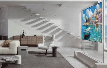 Foto que mostra smart TV LG OLED Evo W6 de lado numa sala