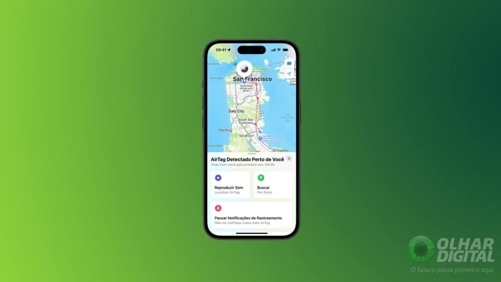 Tela de iPhone exibindo uma notificação de segurança "AirTag Detectado Perto de Você", com um mapa mostrando o trajeto percorrido e opções para reproduzir som ou buscar o dispositivo desconhecido.