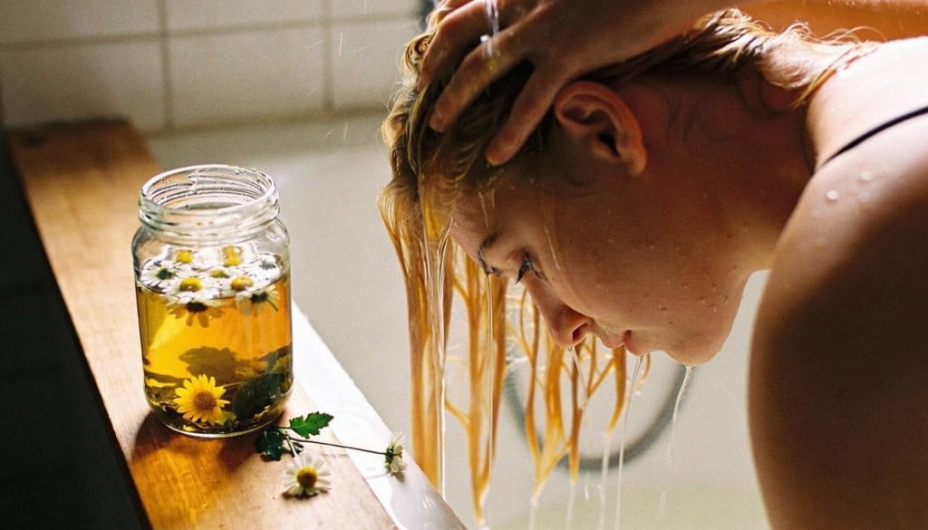 Afinal, usar Camomila no cabelo faz ele ficar mais claro ou não?