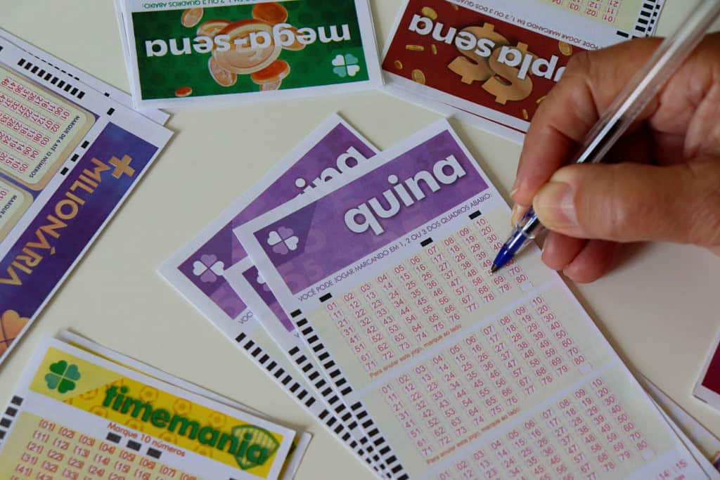Caixa muda sorteios das loterias e leva concursos de sábado para domingo em 2026 8 Comparativo de prêmios da Mega-Sena, Quina e Lotofácil acumuladas hoje