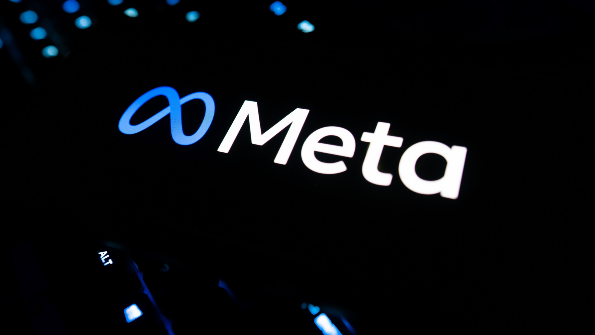 Logo da Meta exibido em um smartphone na horizontal