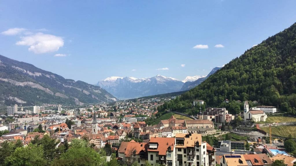 Esse pequeno país europeu vive bem mesmo sem aeroporto e moeda própria
