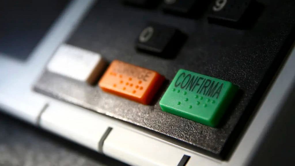 Close em botões de urna eletrônica