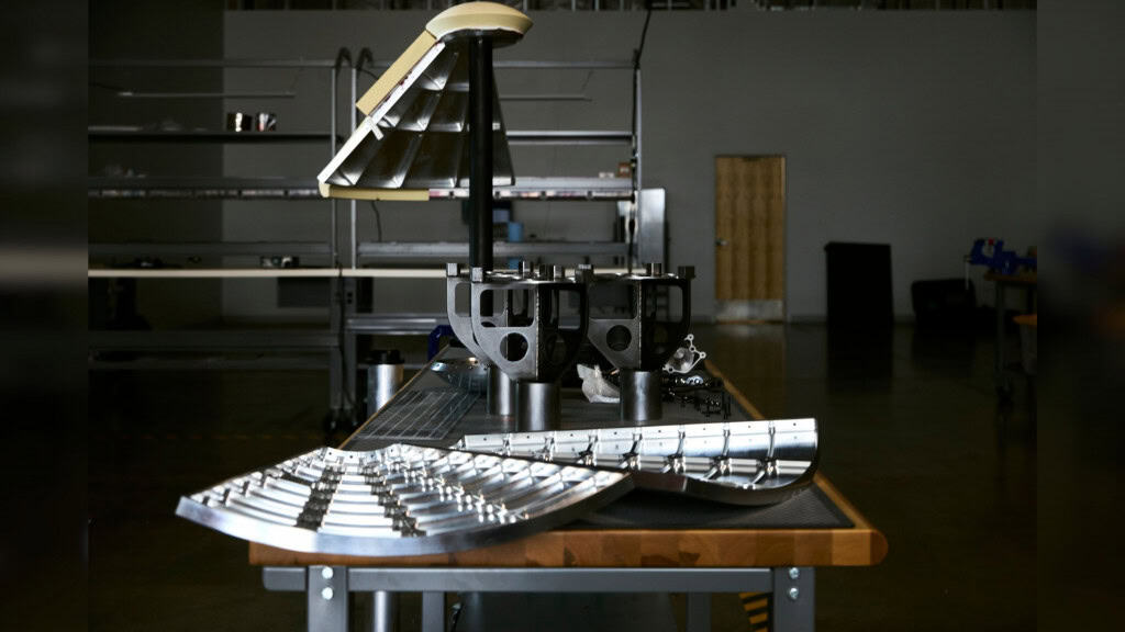 Projeto de satélite da startup Lux Aeterna em laboratório