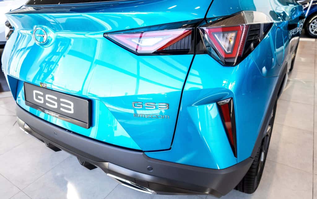 Traseira do GAC GS3, com destaque na lanterna direita