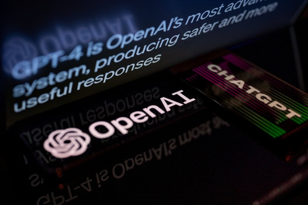 Logo da OpenAI em um smartphone