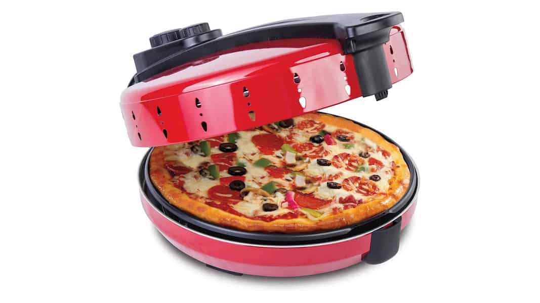 Comida gostosa a qualquer momento: forno elétrico de pizza está em oferta O Forno de Pizza Hamilton Beach é um eletrodoméstico pensado para quem deseja preparar pizzas deliciosas em poucos minutos, sem precisar de um forno convencional. Compacto e eficiente, ele aquece rapidamente e distribui o calor de forma uniforme, garantindo uma massa crocante e bem assada. Comida gostosa a qualquer momento: forno elétrico de pizza está em oferta