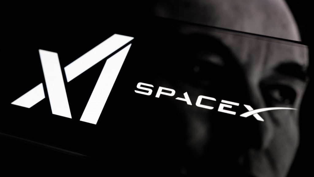 Montagem juntando xAI, SpaceX e Elon Musk, dono de ambas as empresas