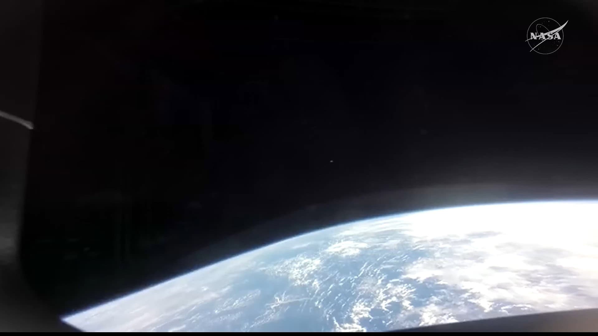 Vista da Terra no retorno da missão Artemis 2, da NASA