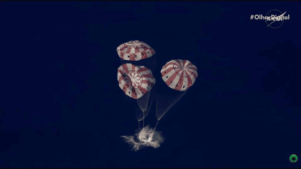 Momento em que a Artemis 2 pousa na água