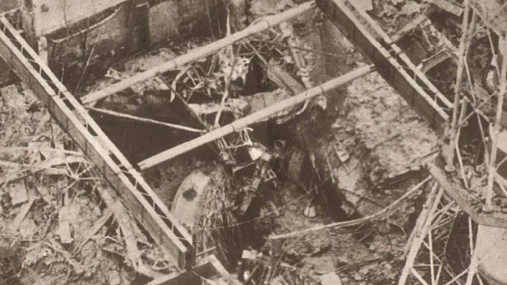 Reator número 4 de Chernobyl danificado