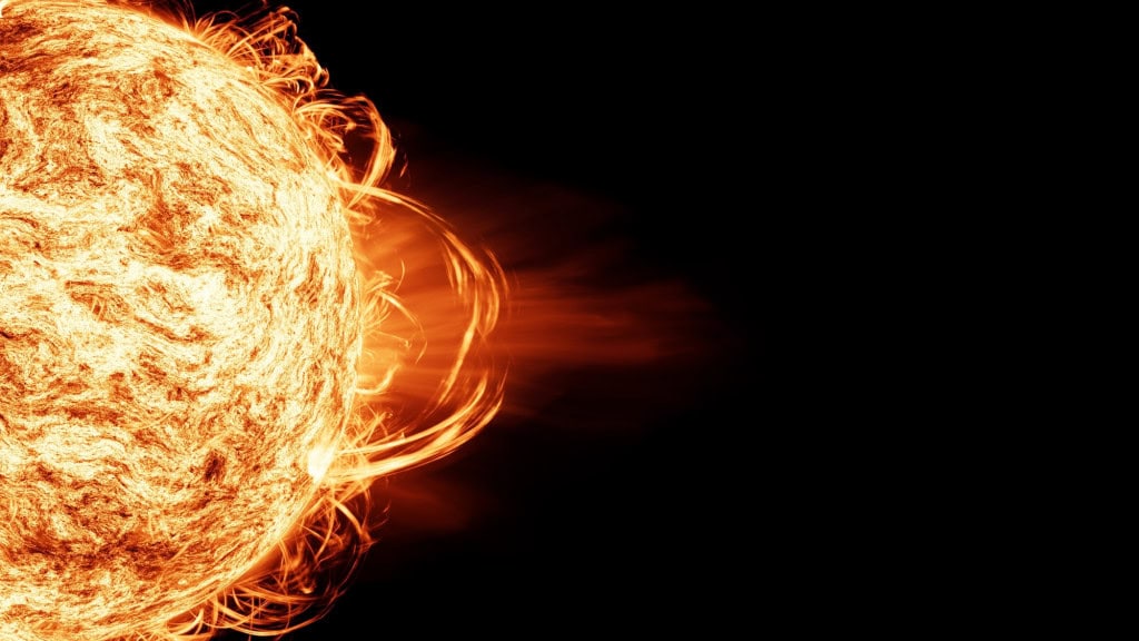 Erupção solar com ejeção de plasma e arcos de energia na superfície do Sol