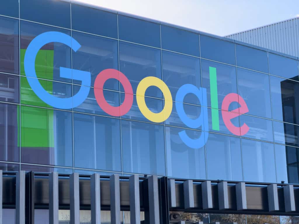 Logo do Google na fachada de um prédio