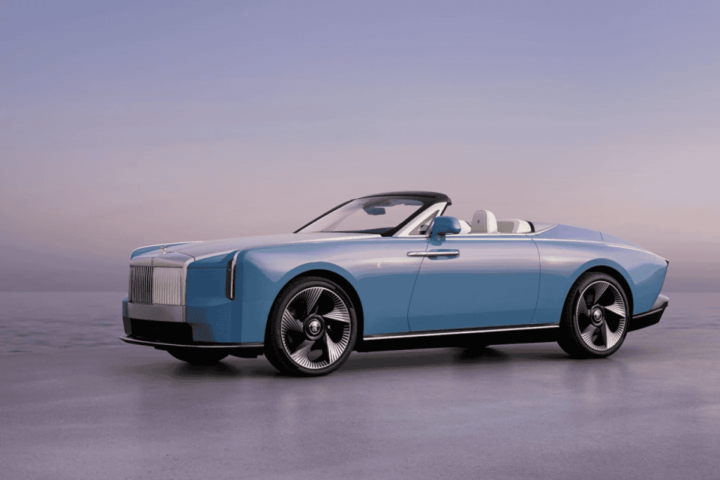 Com 5,76 metros, o modelo tem porte de flagship, design inspirado no Art Déco e referências a clássicos da marca e ao Boat Tail. (Imagem: Rolls-Royce/Divulgação)