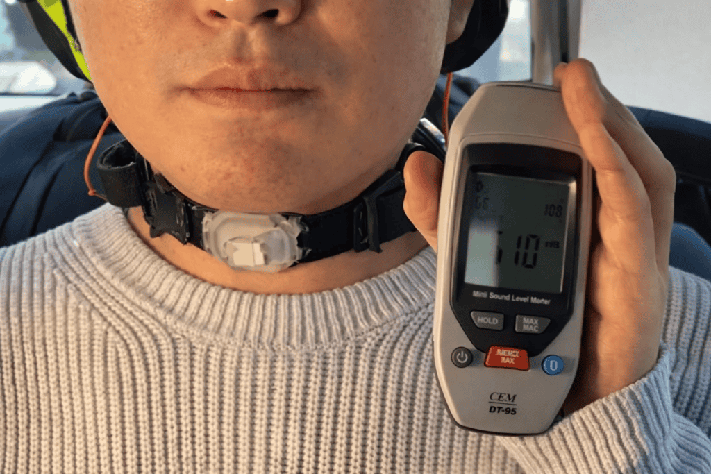 O dispositivo capta pequenas deformações da pele durante a articulação silenciosa das palavras, sem necessidade de emissão sonora. (Imagem: POSTECH/Divulgação)