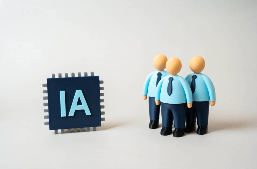 Bonecos representando trabalhadores ao lado da escrita 