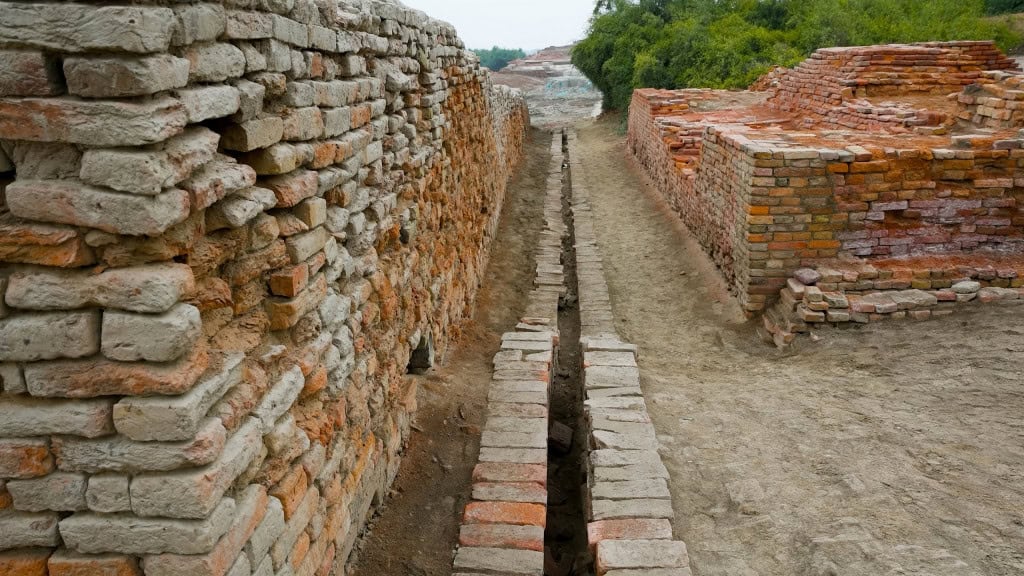 Vista do sistema hídrico de Mohenjo-daro