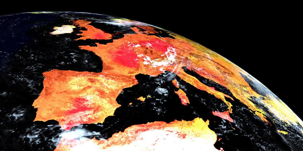 Ilustração em 3D da Europa vista do espaço durante uma onda de calor. Grande parte do continente aparece em tons de vermelho, laranja e amarelo, indicando altas temperaturas, com o Mar Mediterrâneo e o Oceano Atlântico em destaque.