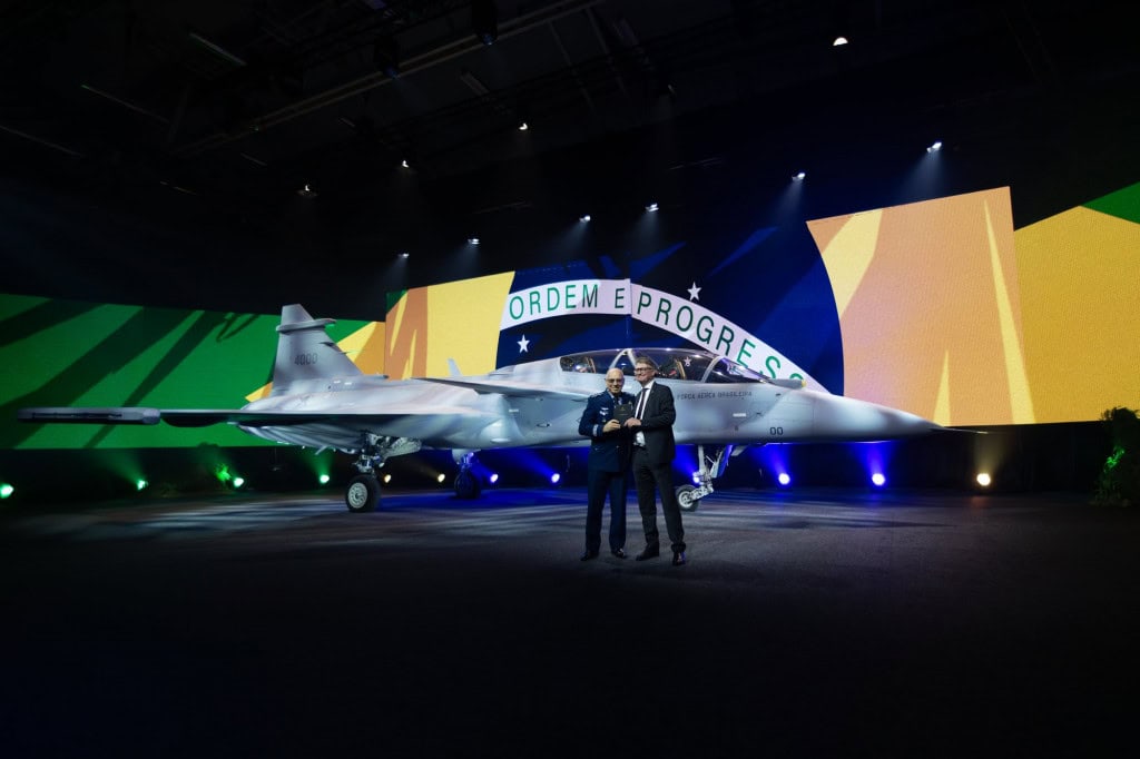 Primeiro caça Gripen F da FAB é apresentado pela Saab em cerimônia na Suécia