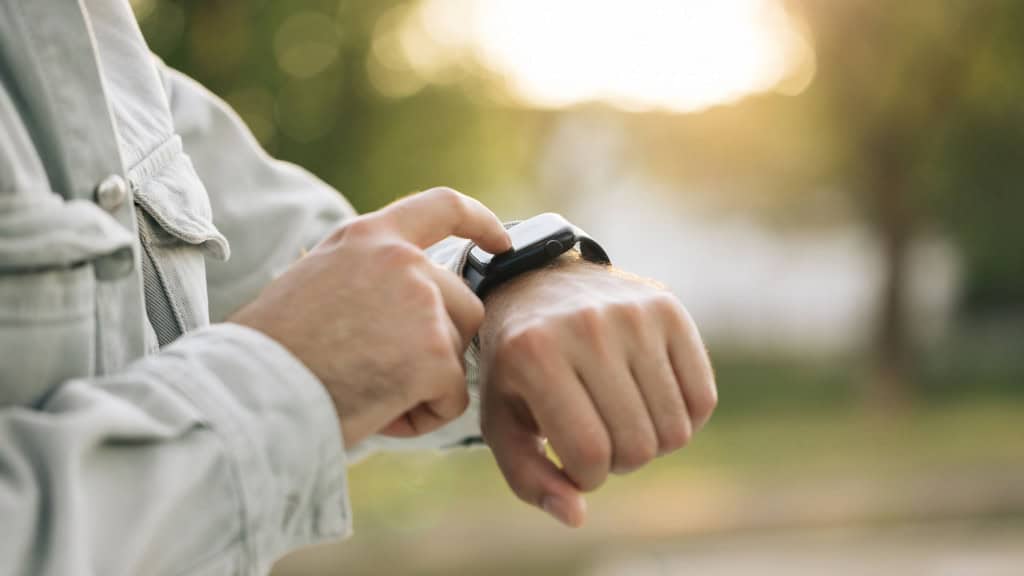 Pessoa usando Apple Watch