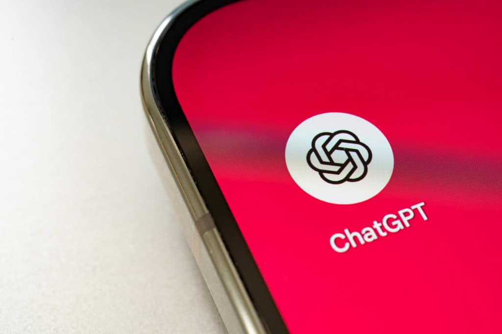 Ícone do ChatGPT em um smartphone