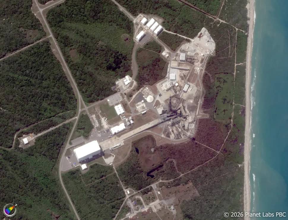 Vista geral de satélite do complexo LC-36 em 31 de maio de 2026, com áreas queimadas visíveis ao redor da plataforma de lançamento