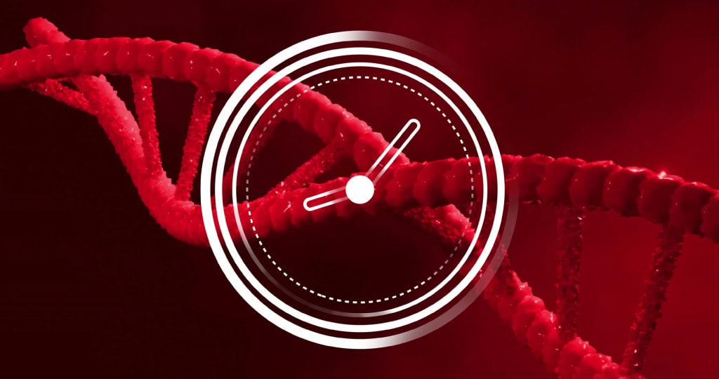 Imagem do relógio em movimento sobre o fio de dna no plano de fundo vermelho.