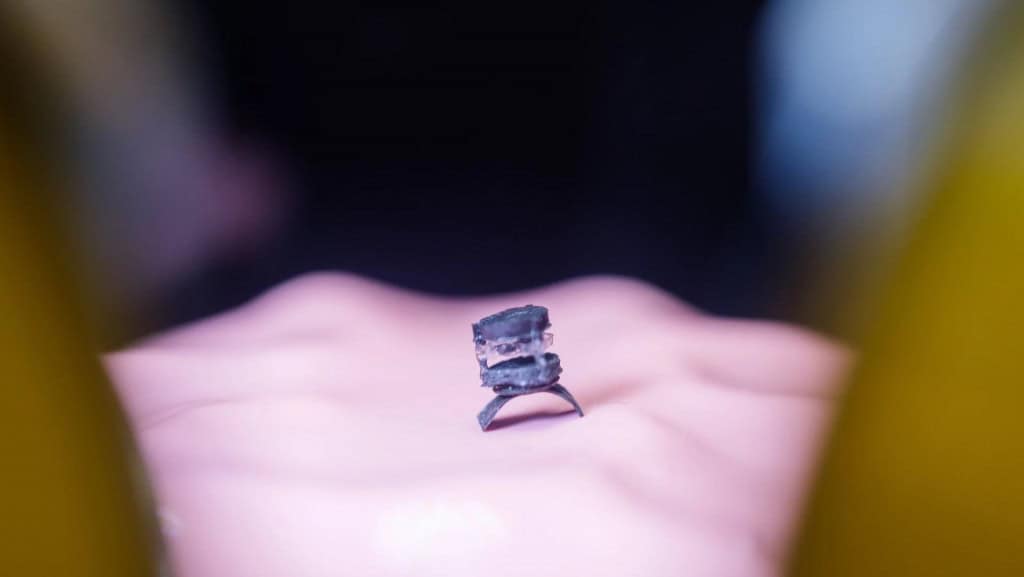 Robô cirurgião de 4,4 mm desenvolvido em universidade de Singapura