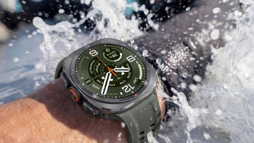 Assim que um usuário entra na água, o Galaxy Watch Ultra2 rastreia automaticamente dados de mergulho em tempo real, como profundidade, tempo e temperatura da água