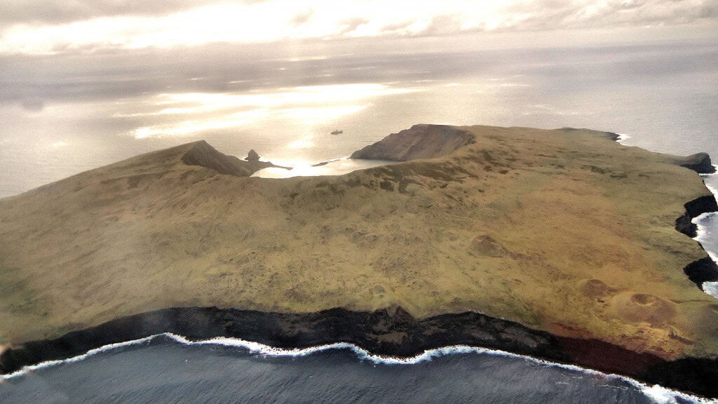 Visão aérea da Ilha de São Paulo (Île Saint-Paul), no Oceano Índico