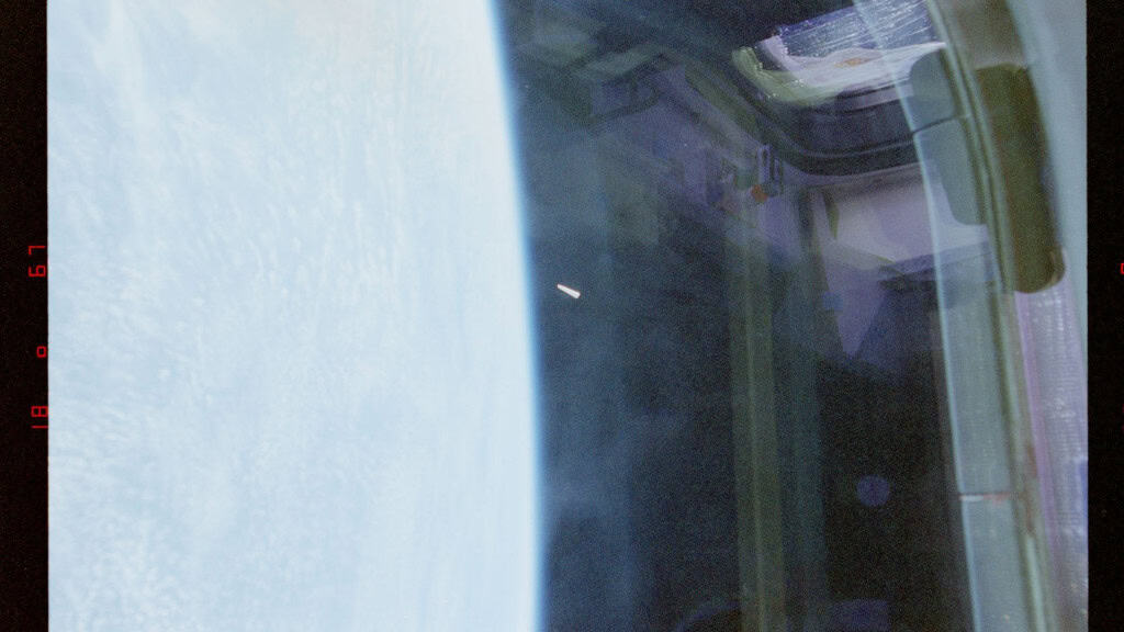 Foto de OVNI tirada por astronauta da NASA no espaço