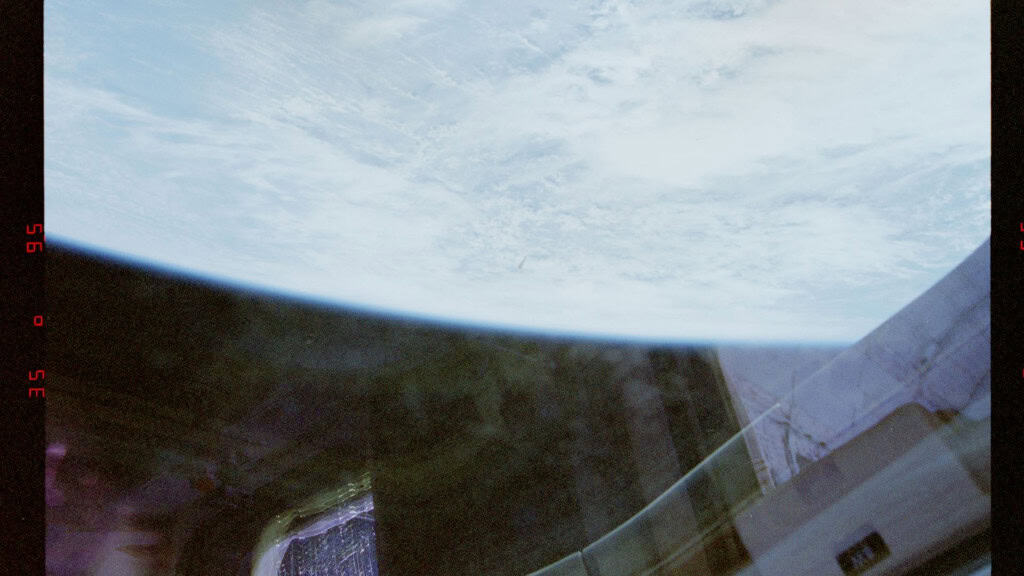 Foto de OVNI tirada por astronauta da NASA no espaço