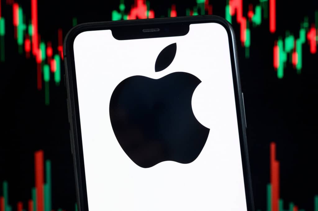 Logo da Apple em um smartphone